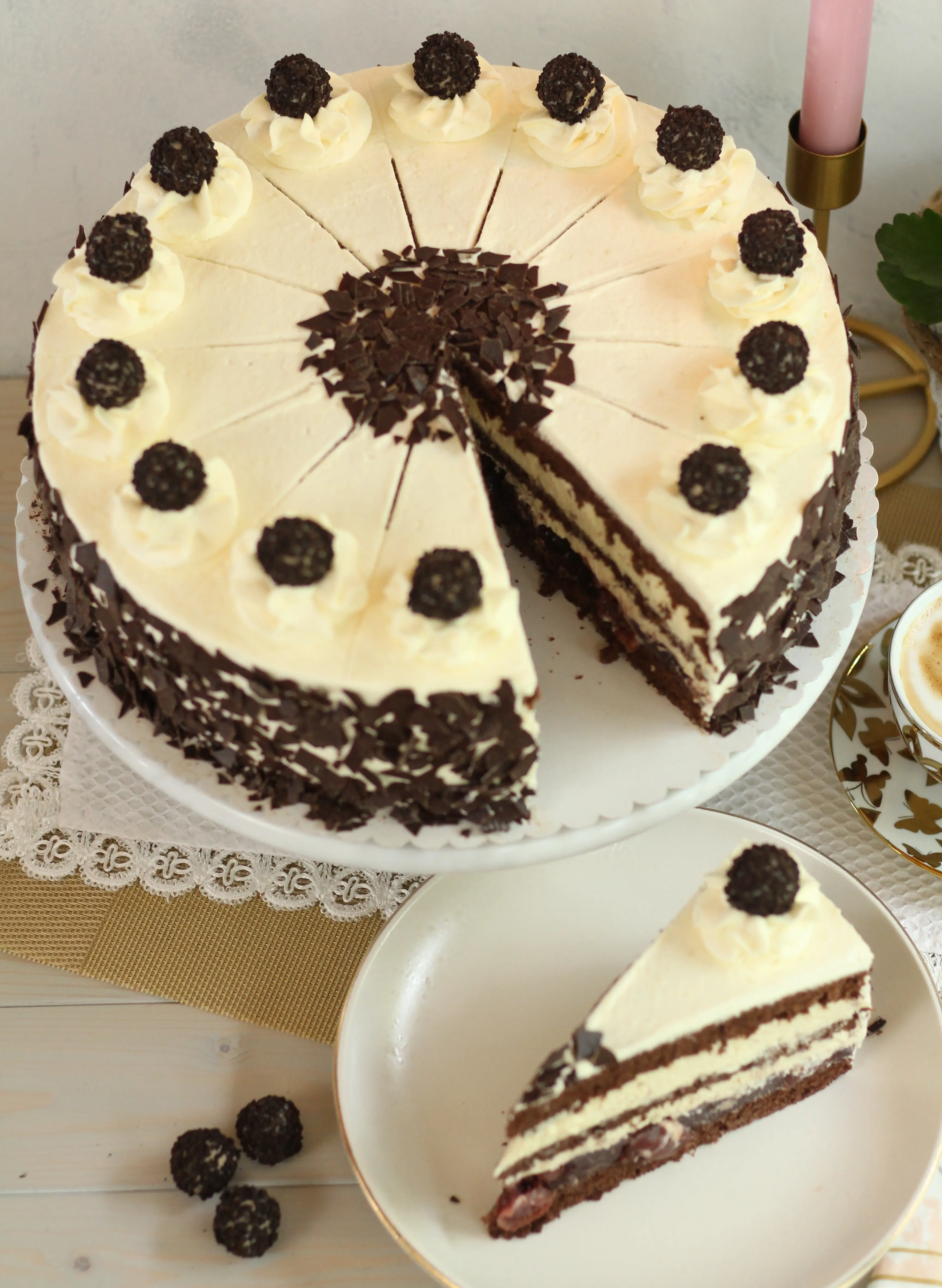 Traumhaft lecker! Festliche Baileys-Kirsch-Torte mit Schoko-Biskuit selber backen! Rezept und Video von Sugarprincess