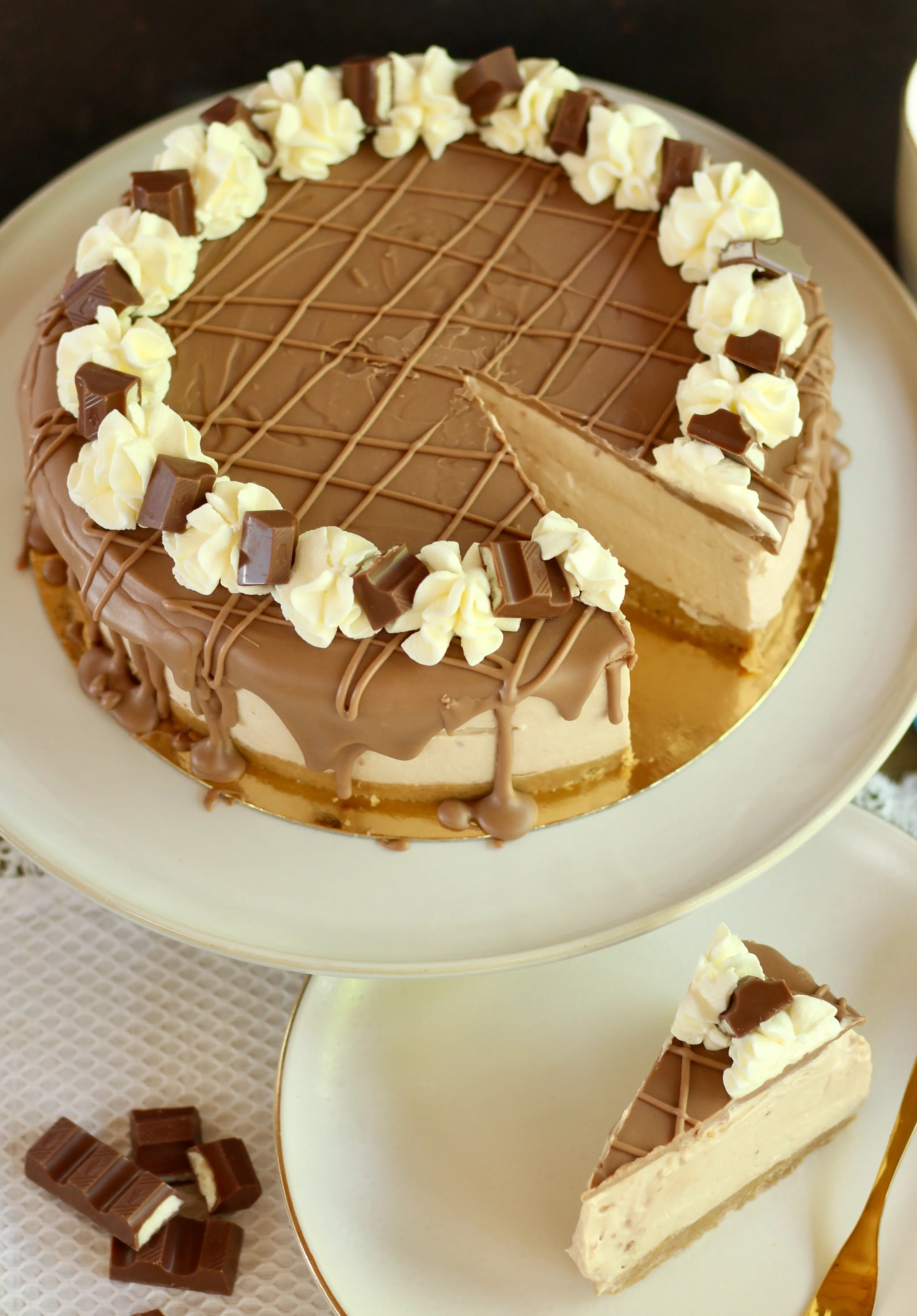 MEGA CREMIG! Schoko-Torte mit Milchcreme-FĂŒllung ohne Backen! Kinder-Schokolade-Torte đ Rezept und Video