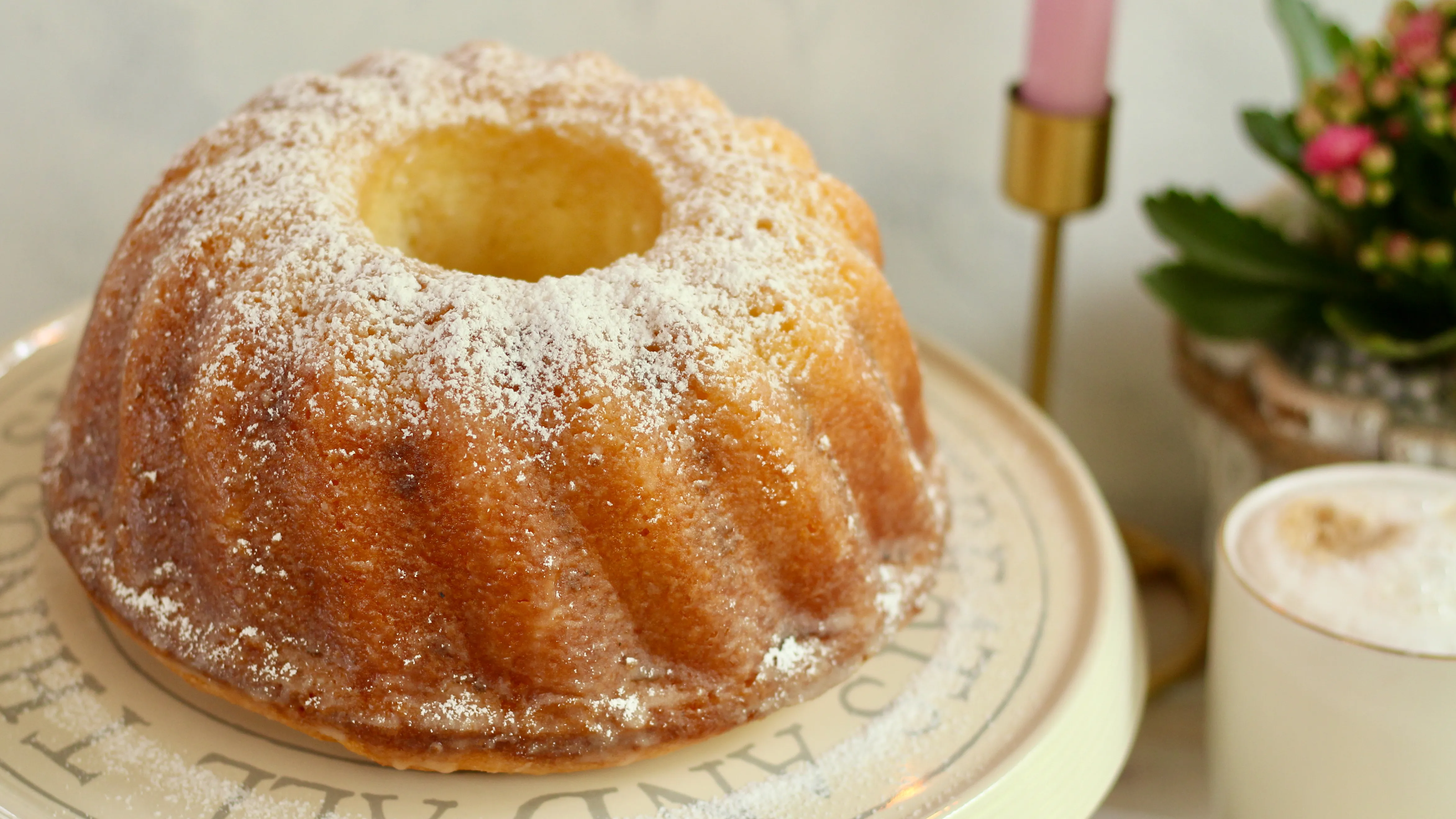 Saftigster Zitronen-Gugelhupf! Zitronenkuchen selber backen! Rezept und ...