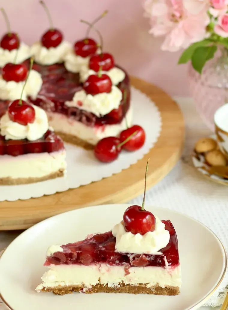 Leckere Kirschtorte mit Quark-Sahne-Creme ohne Backen