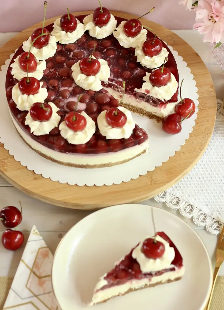 Leckere Kirschtorte mit Quark-Sahne-Creme ohne Backen