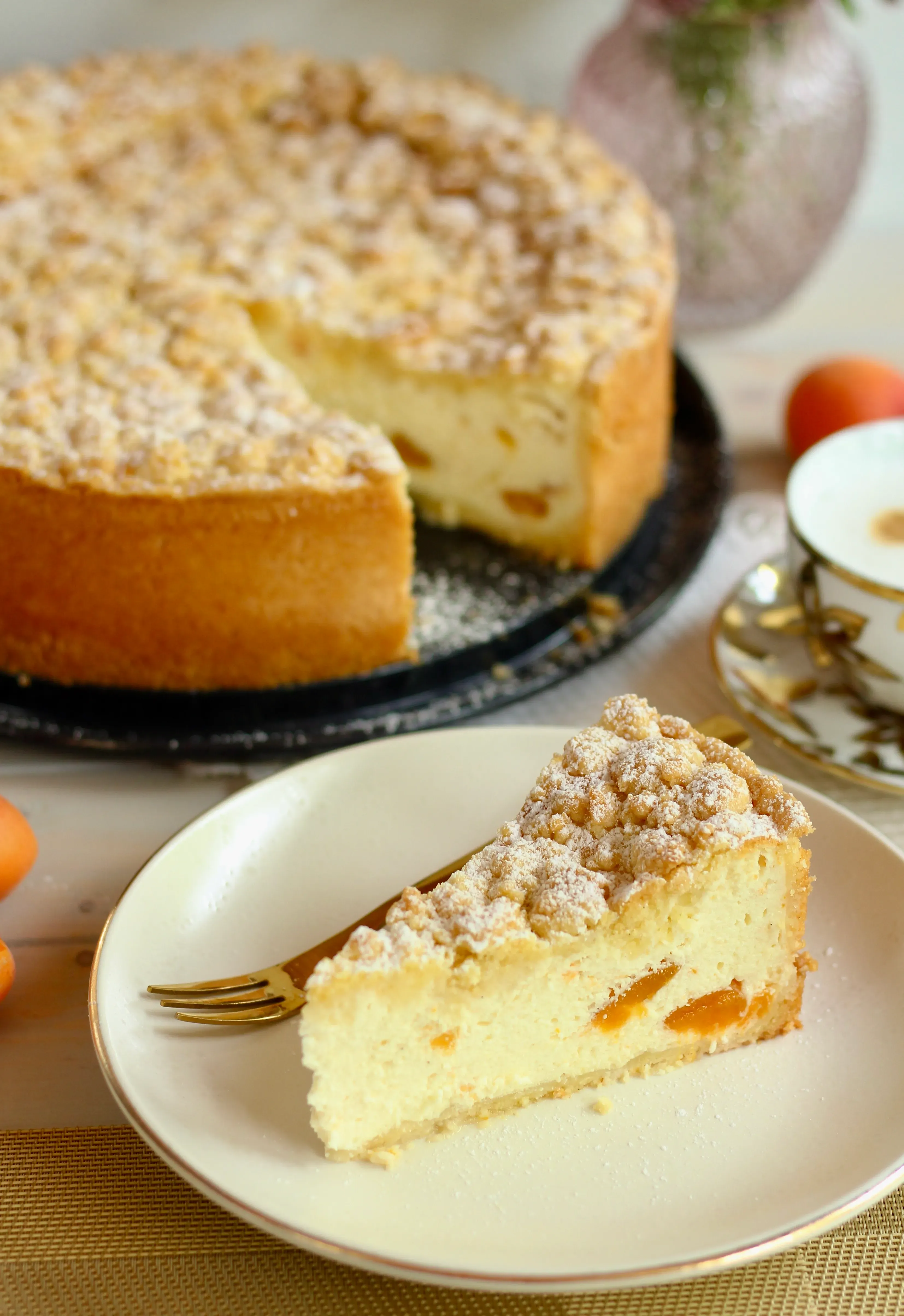 Traumhaft cremig-knusprig! Aprikosen-Streusel-Quarkkuchen