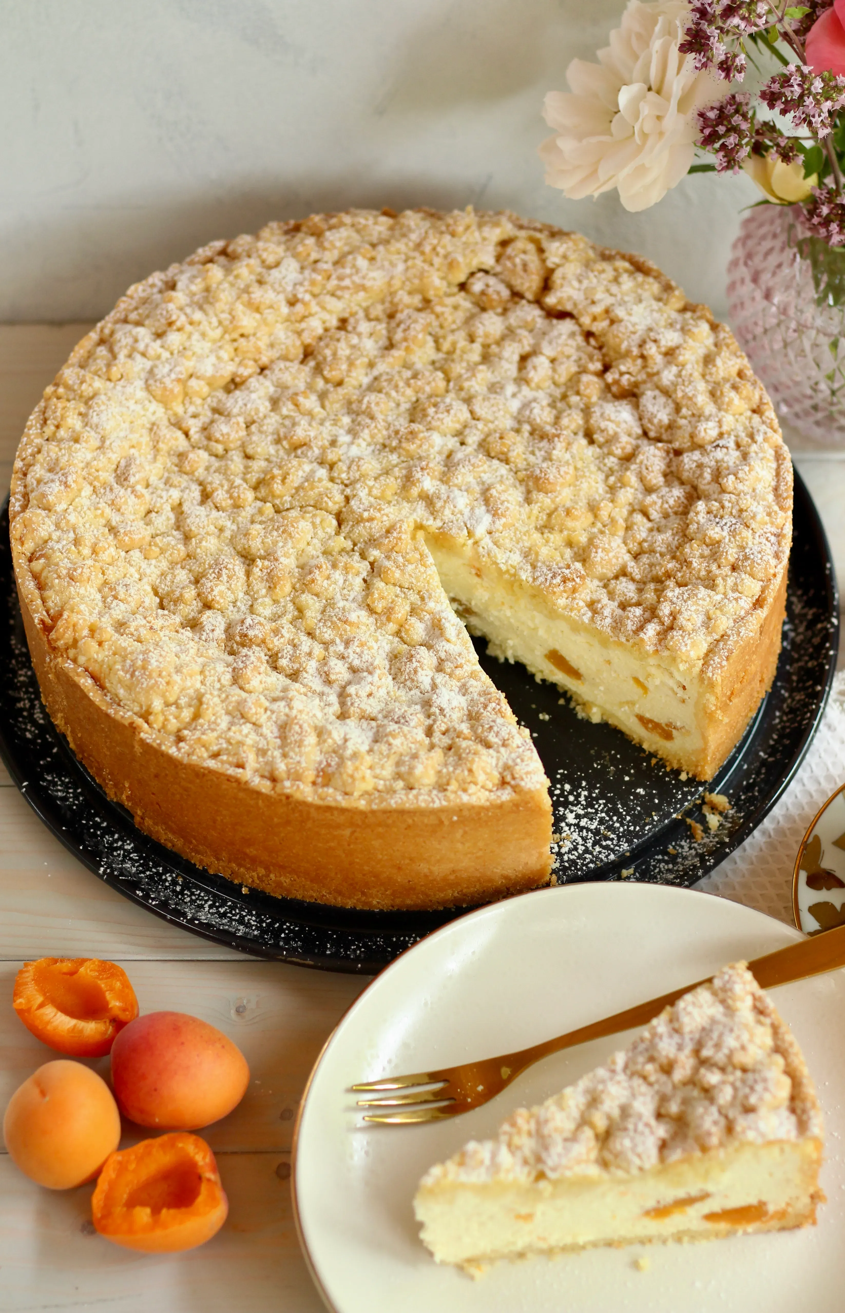 Traumhaft cremig-knusprig! Aprikosen-Streusel-Quarkkuchen