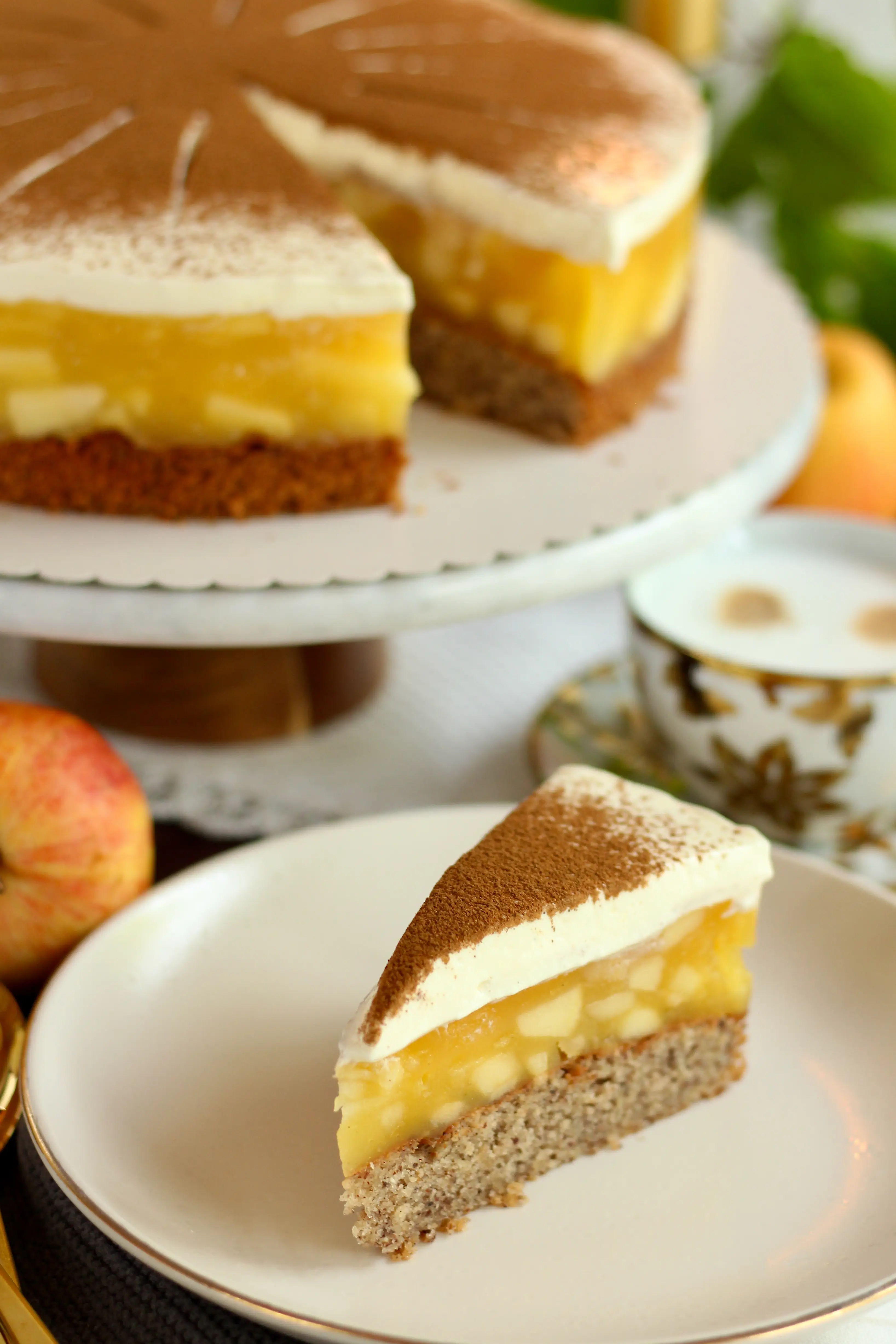 Leckerste Apfeltorte mit Nussboden und Zimt-Sahne-Haube selber backen! Rezept und Video
