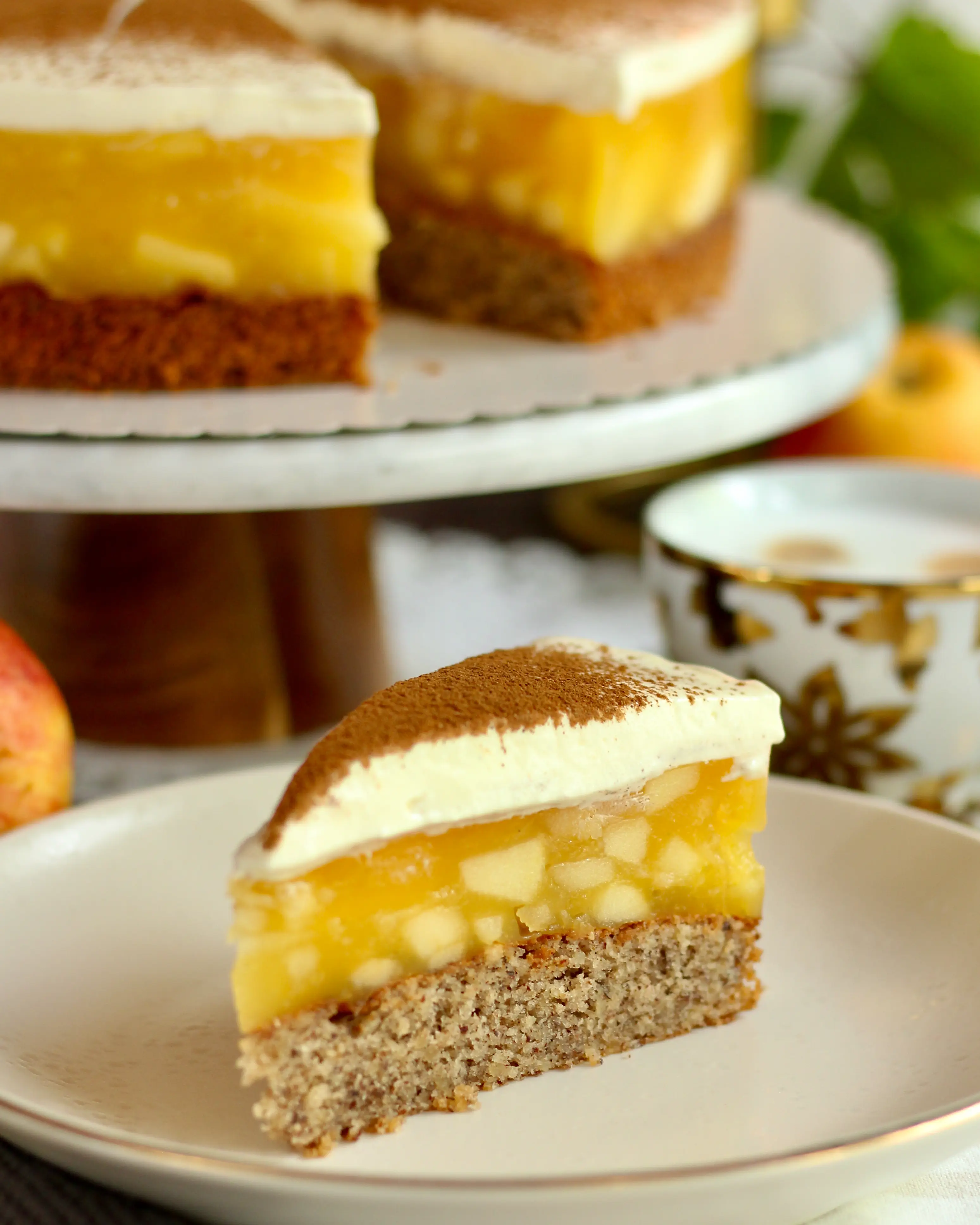 Leckerste Apfeltorte mit Nussboden und Zimt-Sahne-Haube selber backen! Rezept und Video