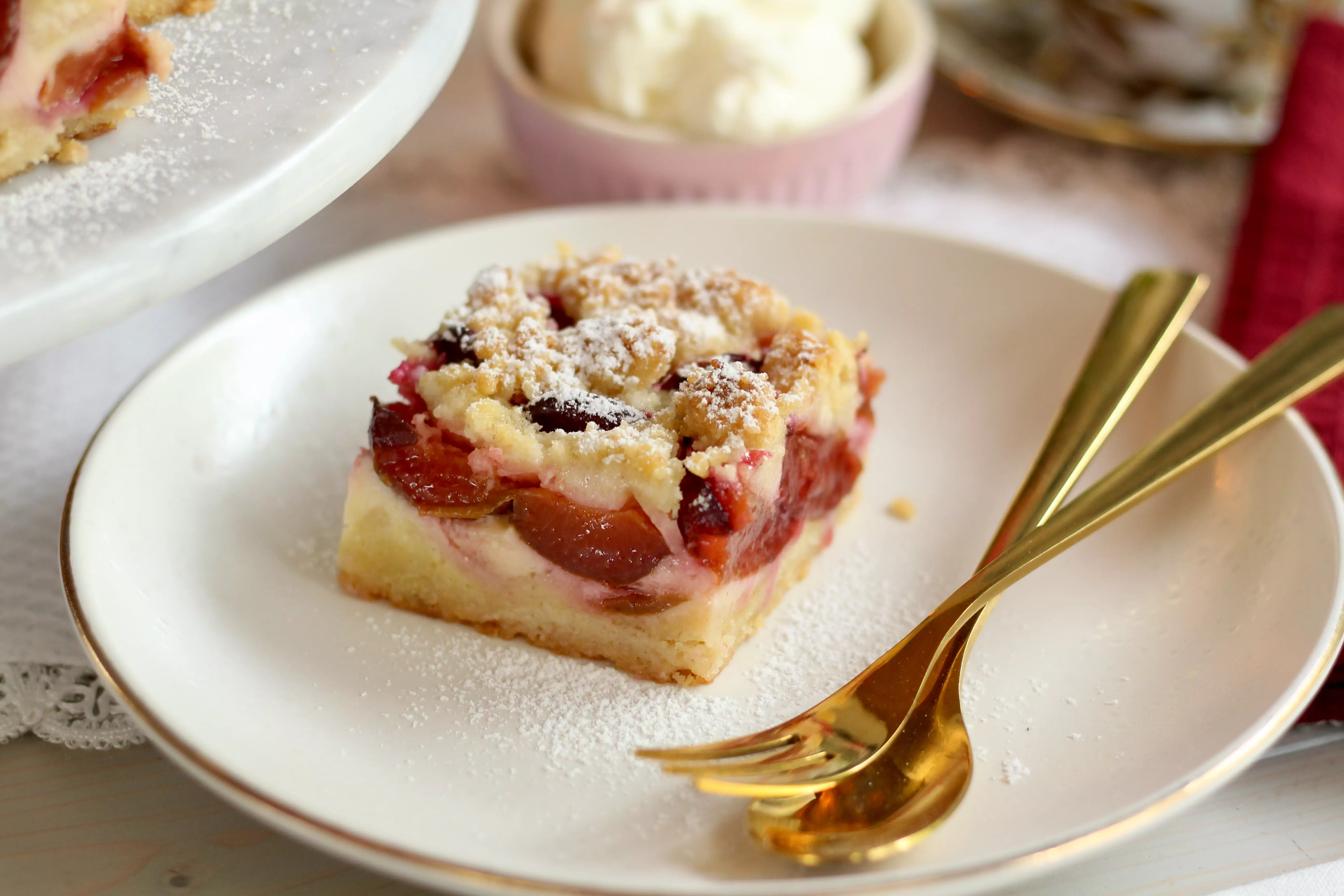 Saftigster Zwetschgenkuchen vom Blech mit Streuseln