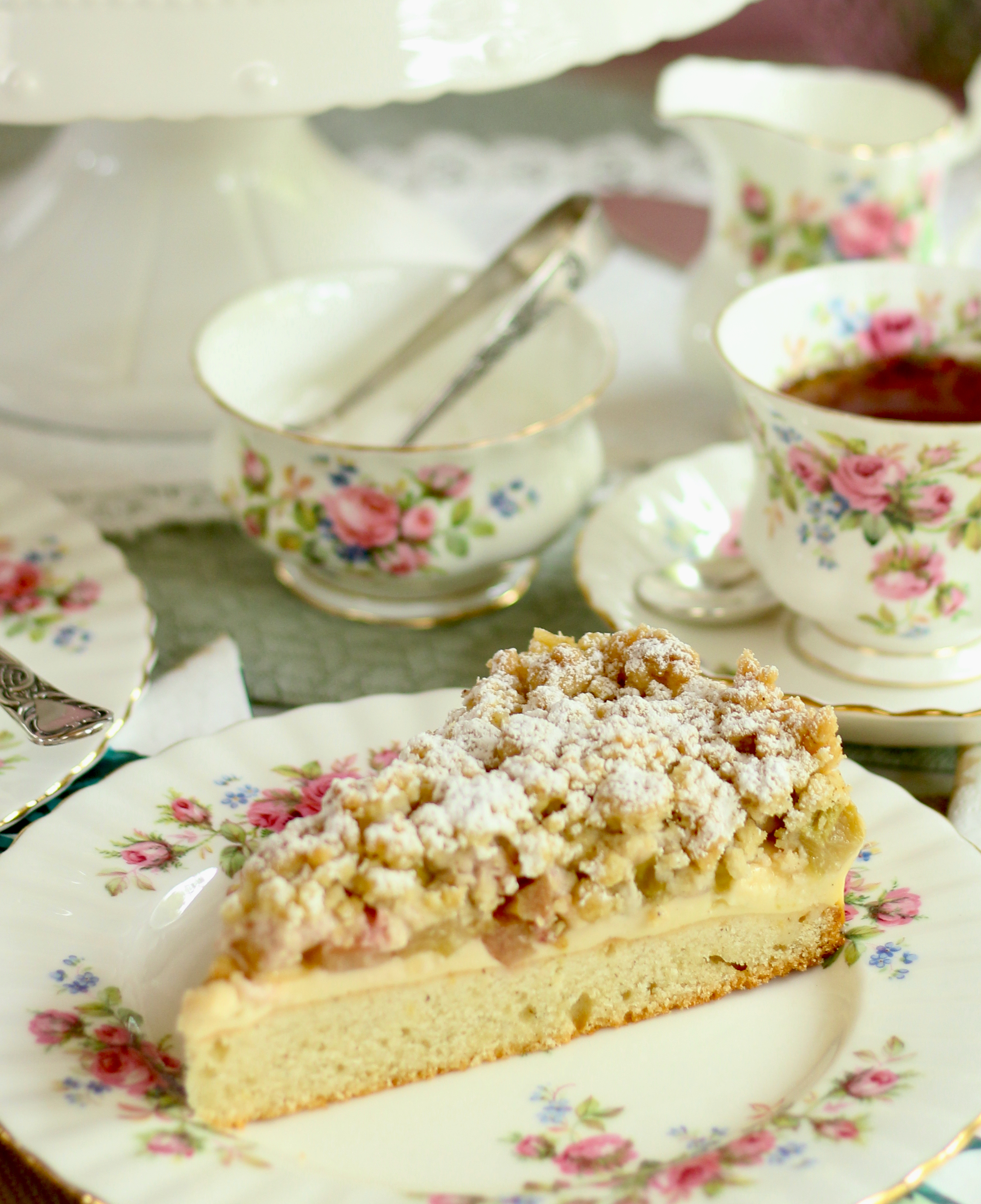 Einfacher Rhabarberkuchen mit Streuseln und Vanillepudding 💝 Rezept und ...