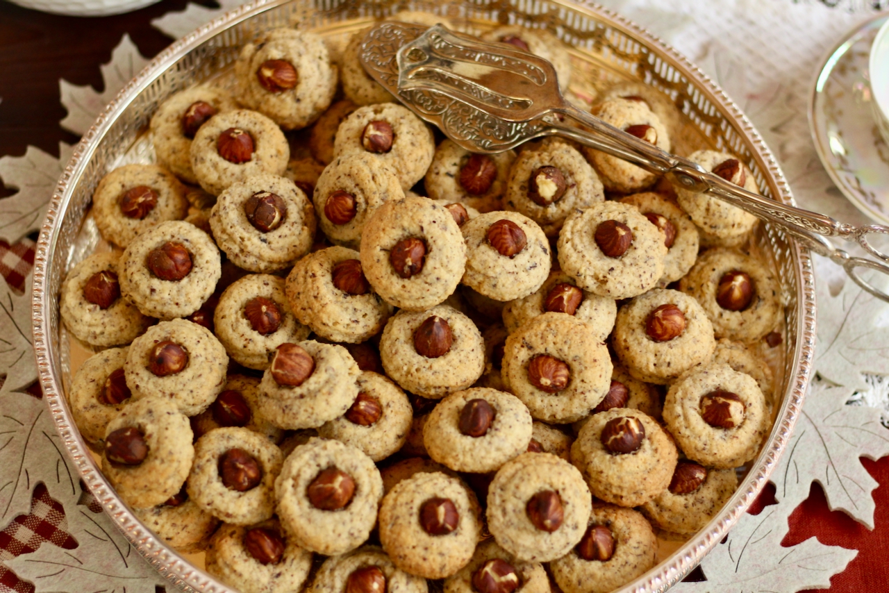 Leckere, einfache Haselnussplätzchen wie bei Oma backen! Rezept und ...