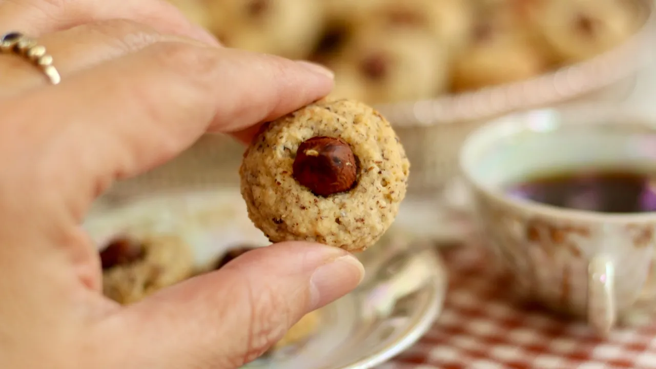 Leckere, einfache Haselnussplätzchen wie bei Oma backen! Rezept und ...