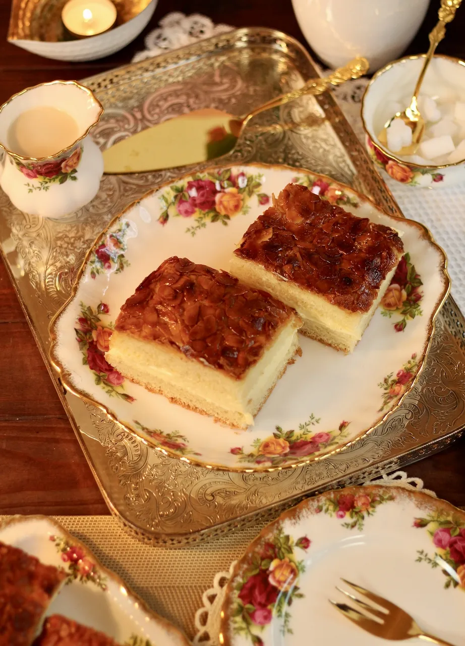 Lieblings-Klassiker! Klassischen Bienenstich mit Hefeteig und Pudding ...