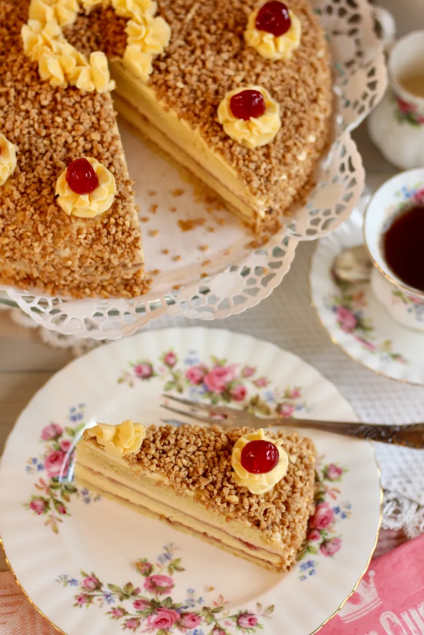 Frankfurter Kranz Torte backen: Klassiker mit Vanille-Buttercreme ...