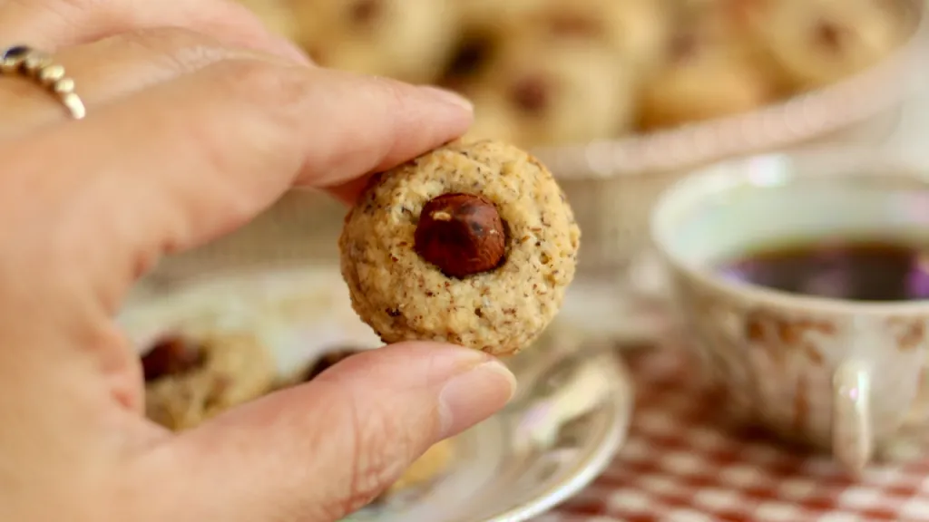 Leckere, einfache Haselnussplätzchen wie bei Oma backen! Rezept und ...