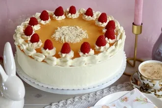 Zauberhafte Zitronen-Sahnetorte mit Himbeeren und Zitronenspiegel 🍋 Ostertorte backen 🍋 Rezept und Video