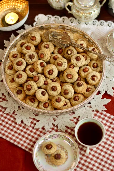 Leckere, einfache Haselnussplätzchen wie bei Oma backen! Rezept und ... Leckere, einfache Haselnussplätzchen wie bei Oma backen! Rezept und ...