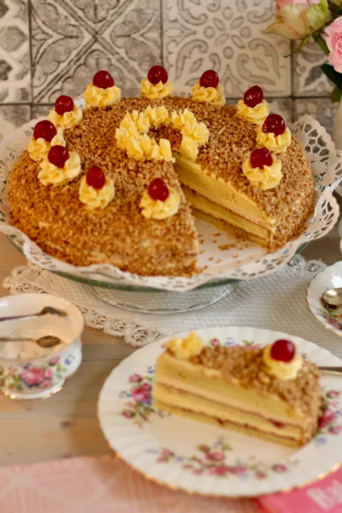 Frankfurter Kranz Torte backen: Klassiker mit Vanille-Buttercreme ...