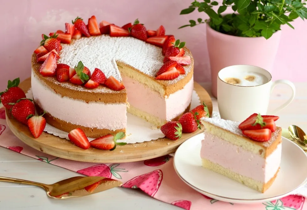 Traumhafte Erdbeer-Käse-Sahnetorte - Rezept und Video von SUGARPRINCESS