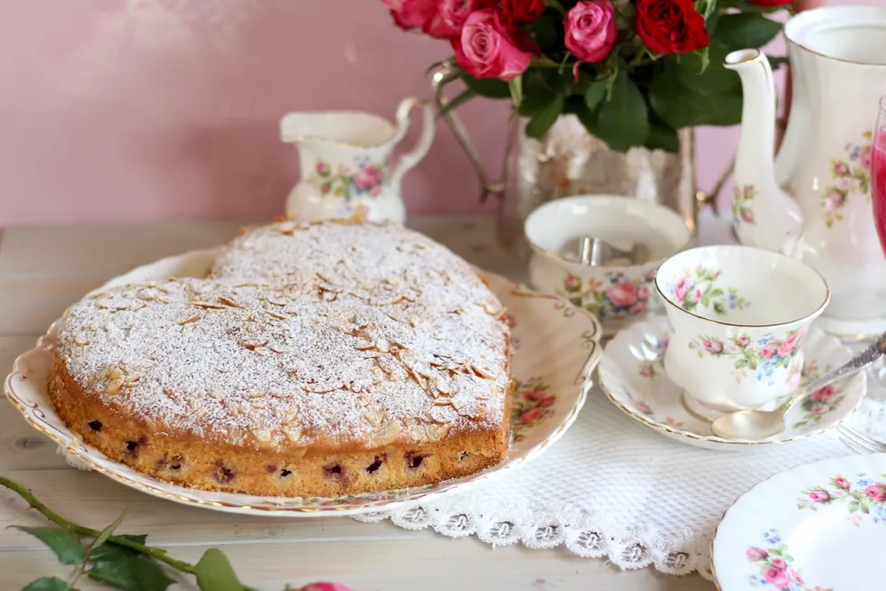 Saftiger Herzkuchen für einen romantischen Valentinstag - SUGARPRINCESS