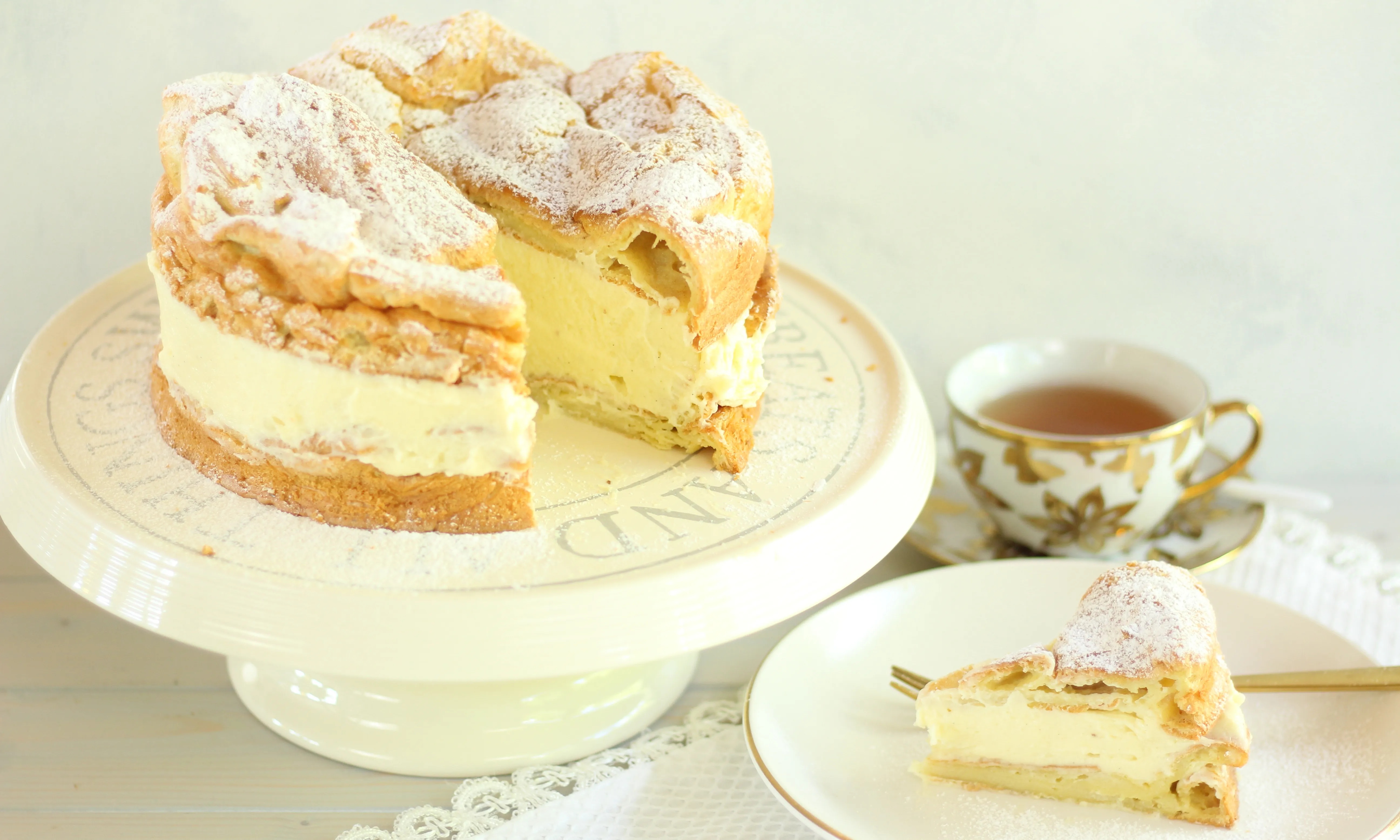 Traumhafte Windbeuteltorte mit Vanillepudding-Creme: Karpatka! Rezept und Video von Sugarprincess