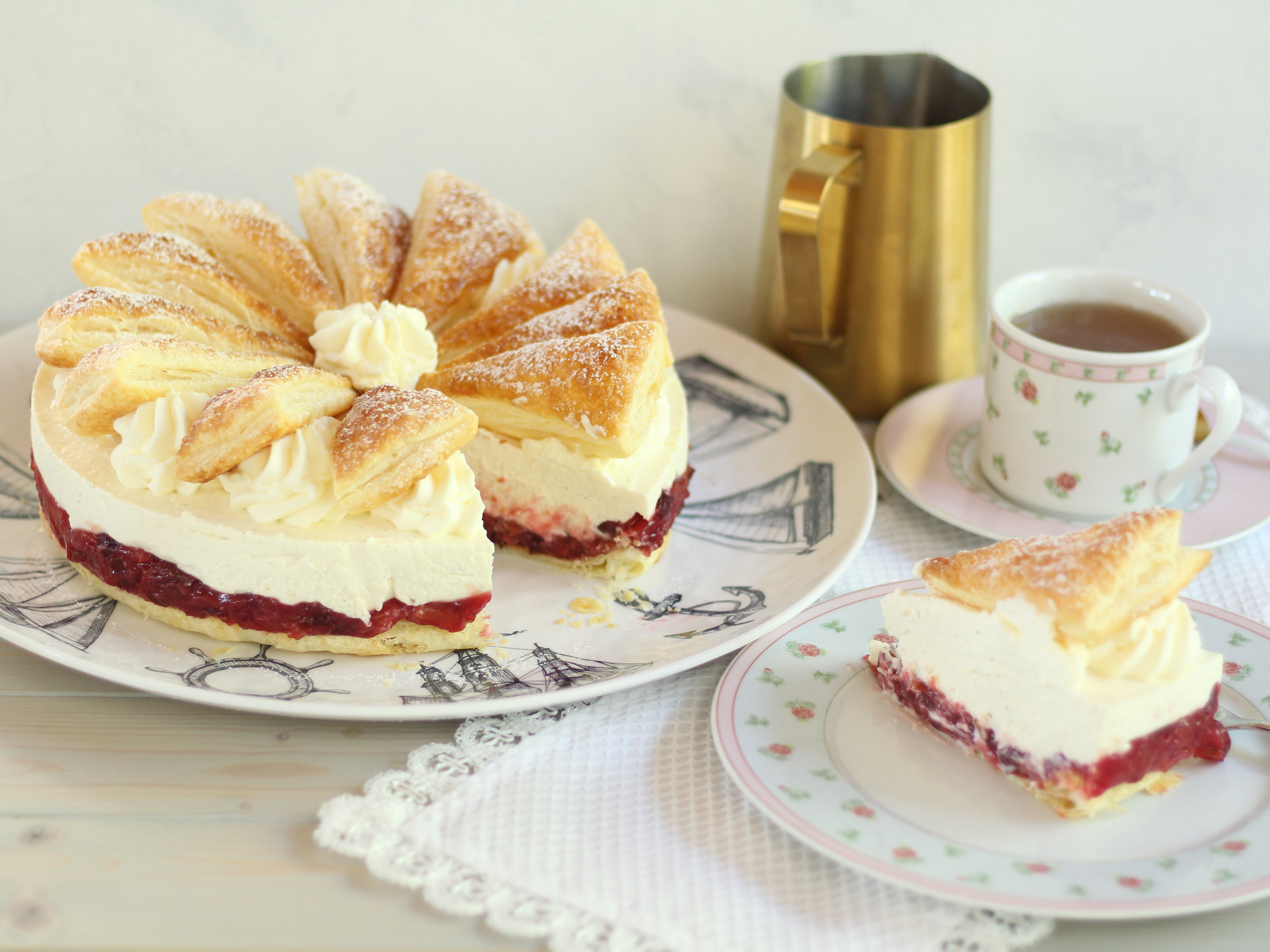 Himmlisch leckere Friesentorte mit Blätterteig und Zwetschgenkompott! Rezept und Video von Sugarprincess